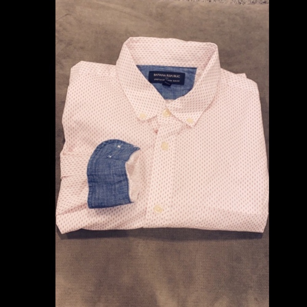 Banana Republic men’s casual dress shirt.